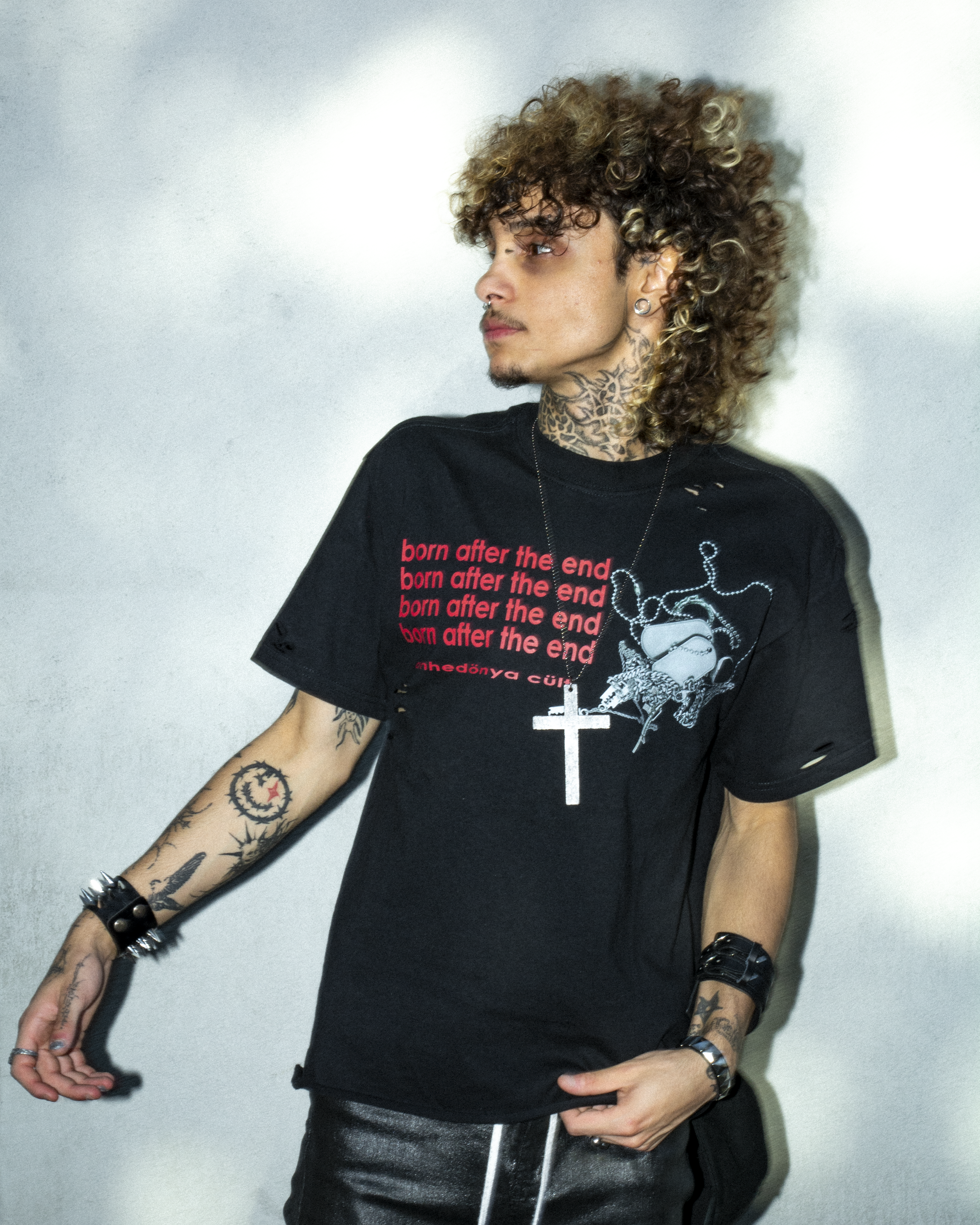 börn after the end tee